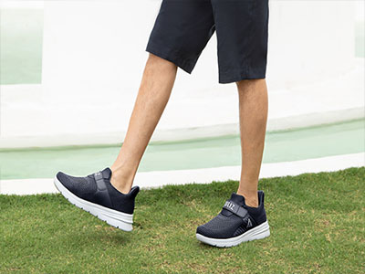 �������ٷ��콢������Ь�ļ���ʿ�������˶�Ьһ�ŵ����װְ�Ь��