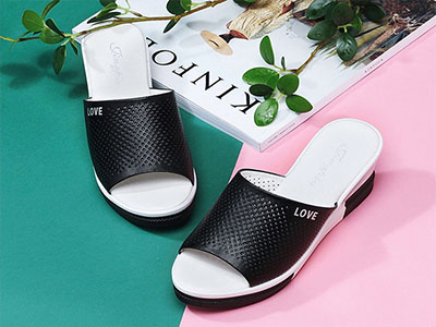 �¸���Ь��Ů�˹����˼��ұ�������һ������Ƥ���ŮЬ��