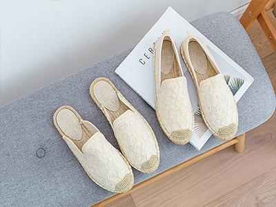 С���ݱ����ЬŮ���ļ����ϲ�Ь����һ�ŵ����鵥Ь