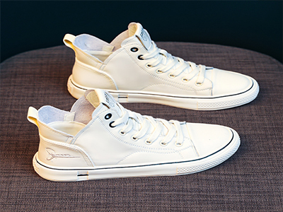 �¿�С��Ь�ļ���Ь�ٴ�ѧ�����е�Ь�����˶���