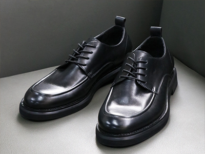 Ӣ�׷���ƤԲͷϵ��������ʿ������������ƤЬ��ͷ���ߺ��