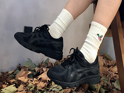 ����ʿ�ܲ�Ь��Ů���аٴ��˶�Ь