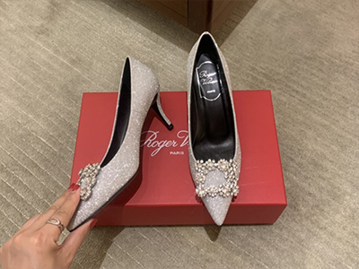 Roger Vivier�¿�ǳ�ڼ�ͷ��и߸�Ь��Ь��Ь