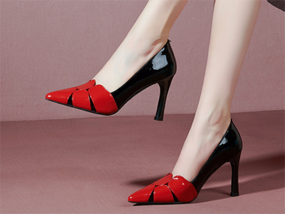 2022�괺���¿�ʱ�к�ɫϸ����ͷ�߸���Ƥ��ʽ��ЬŮ