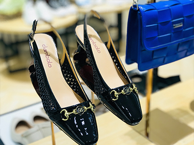 ����ū2022���＾�¿�Ůʿʱ���Ը����ʼ�Լ�ٴ�ʱװ���е�Ь