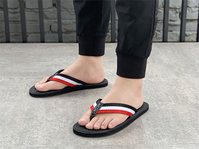 ˫������Ь����ʱ���⴩��������ʿ���з�����ĥ���׼н�ɳ̲Ь���Գ���