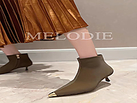 ��¶�ϸ߶˴�������ʱ�г����ٴ����ʾ�ƷŮЬ