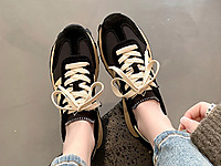 �ȻԸ��ź��ʱ���ϵ�Ьϵ���˶����а��ʰ�ЬŮ�ﶬ