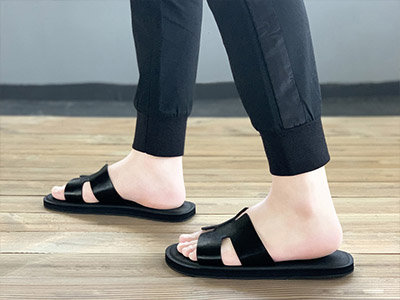 �뷫��Ь�а�������һ���Ϸ����ļ�ʱ�����⴩��Ь