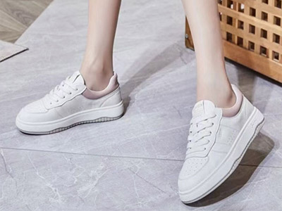 ����С��Ь��ԼŮ�����͸���ٴ�Բͷ�˶�Ьʱ�м����ܲ�����Ь