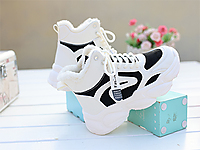 ����2022�¿�����޼Ӻ����г��ٴ��ϵ�Ь