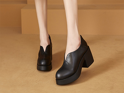 �ĵ����¿���ƤС���ͨ��Բͷ�ָ��¸������ȹ��СƤЬ�߸���ЬŮ