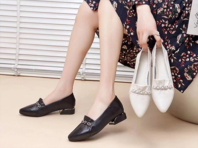 ���������Ƥ������ĥ�ٴ��͸������������������Ů��Ь