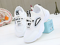 �ݵ���ƷЬ��Ůѧ���ٴ������˶�Ь2022���¿��ϵ�Ь͸��С��Ь