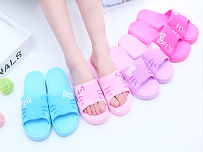 ��ԣ�ļ�Ůʿ�ɰ��ɸ��׷����߸��Ӽ�����Ь����������һ��ɳ̲��Ь