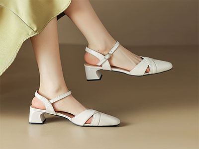 ������Ƥ��ͷ��ЬŮ2023�ļ��¿ͷ�ָ�ŮЬ��ʽ�����и�Ь��