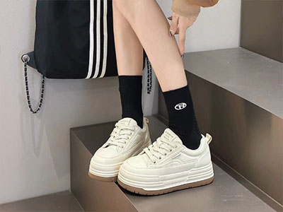 ˼������ƤС��ЬŮ�ﶬ�¿�ʱ�������˶���ЬԲͷ��װٴ�Ь��