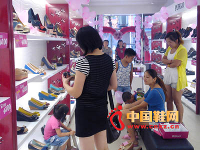 ������ר����