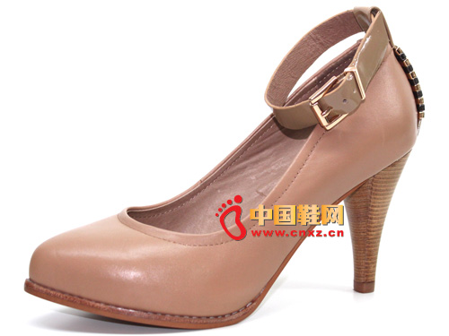 �����ˡ�˿�Ϸ���ʱ��ŮЬ���������У���ӭ������������ǰ��Ǣ̸����