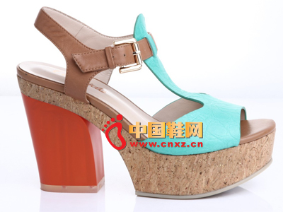 �����ˡ��������¿�ʱ��ŮЬ���У�����ȫ����������