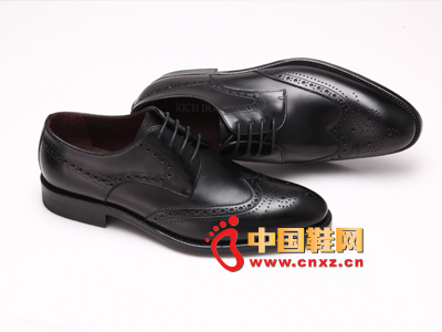 ���沨ʿ2013ʱ����Ь�¿����У�ȫ������������