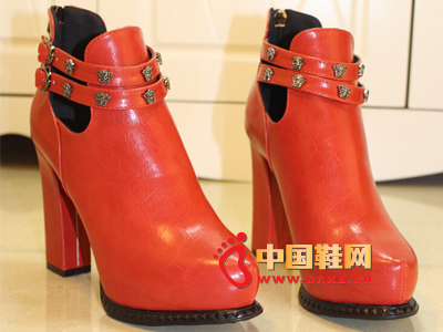 ����ֱ��2014�＾�¿�ʱ��ŷ��������ˮ̨�������ָ����߸�Ů��ѥ