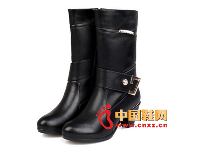 ���������ﶬ��ŷ��ʱ����ͲŮѥ�и�Ůѥ��Ƥ��ѥ