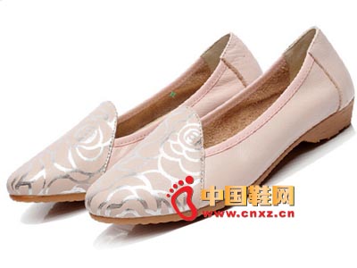 2014�¿�����е�ŮЬ��Ƥƽ�׵�Ь ʱ�ж���Ь��ŮЬ