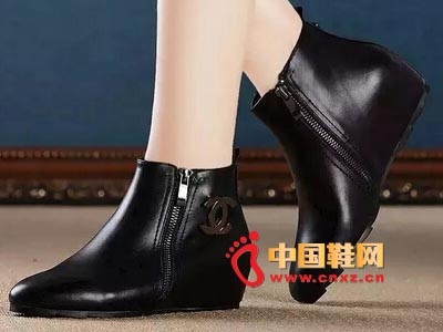 С����óԭ���ݳ޴��ƶ�ѥŮ ŷ��վƷ��ʱ����������Ƥ�˸�ѥ