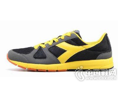 ���Ƕ���2015�¿�����Ь���У�ȫ����Ӧ��