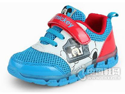 ��ʿ��2015�¿��ͯ�˶�Ь���У�ȫ���������̼�����